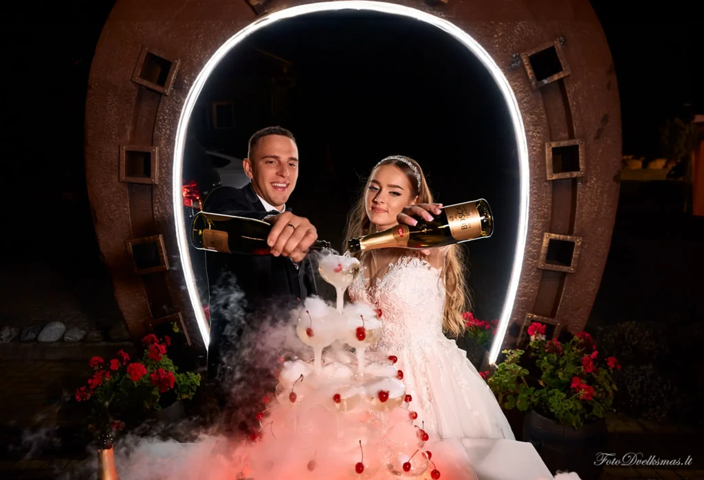 vestuvių fotografas, foto video komanda, vestuvių fotografai, reportažinė fotografija, šampano piramidė