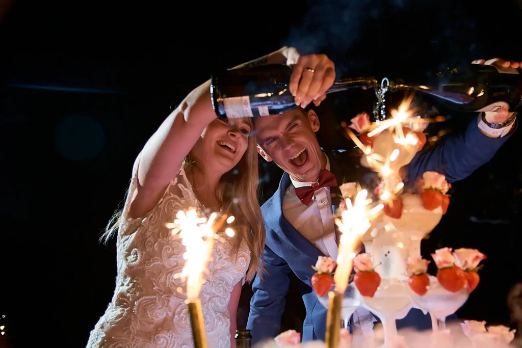 vestuvių fotografas, vestuvių fotografai, vestuvių nuotraukos, reportažinė fotografija, šampano piramidė