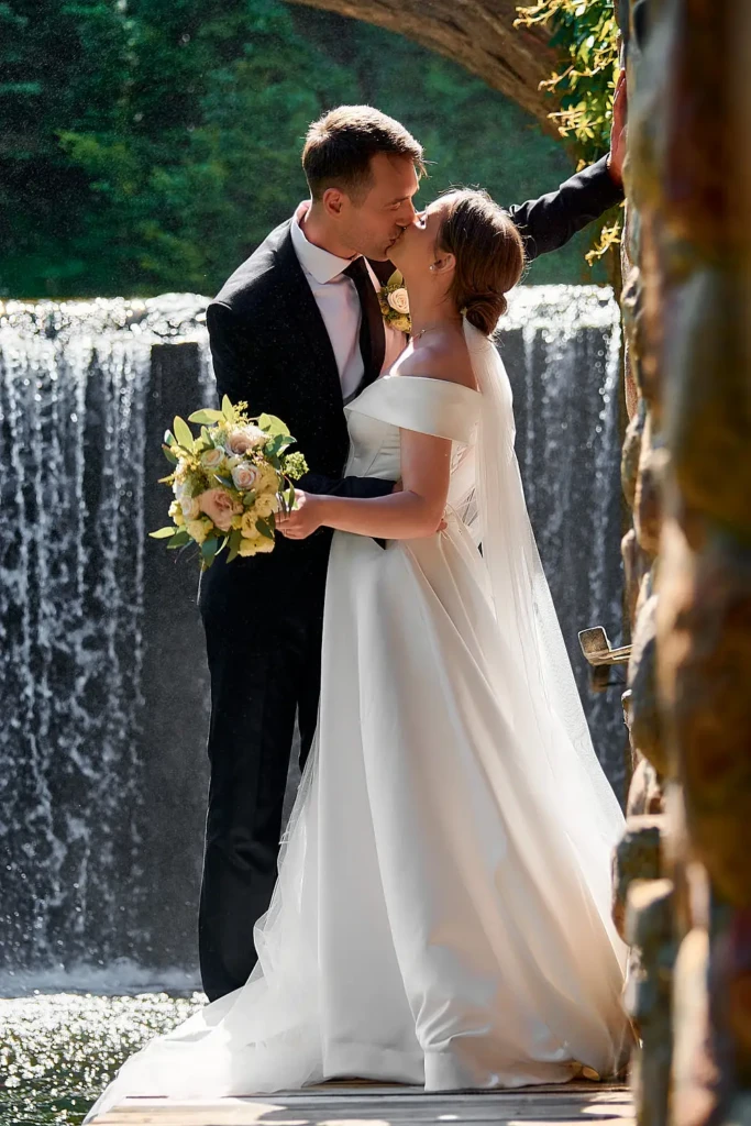 vestuvių fotografas, krioklys, jaunieji, vestuvės, vestuvių fotosesija