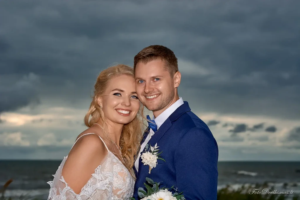 vestuvių fotografas, jaunieji, vestuvių reportažas prie jūros, emocijos